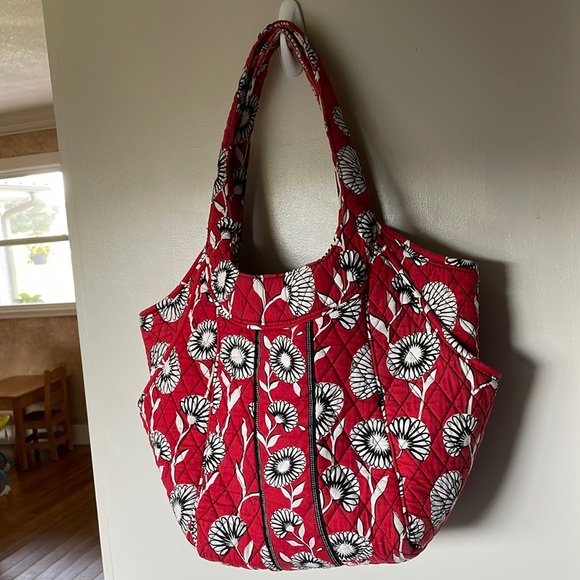 Vera Bradley Handbags - Vera Bradley Deco Daisy Hobo Bag purse